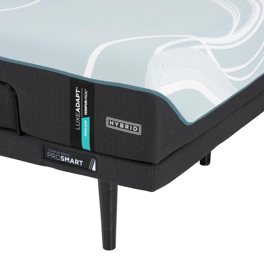 LuxeAdapt Medium Hybrid King Mattress w/Ergo® ProSmart Powered Base by Tempur-Pedic alternate image, 4 of 6 images.