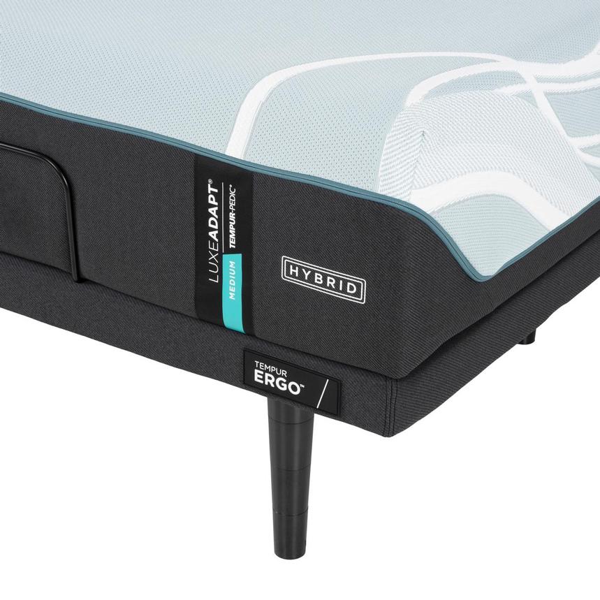 LuxeAdapt Medium Hybrid Queen Mattress w/Ergo® 3.0 Powered Base by Tempur-Pedic alternate image, 4 of 6 images.